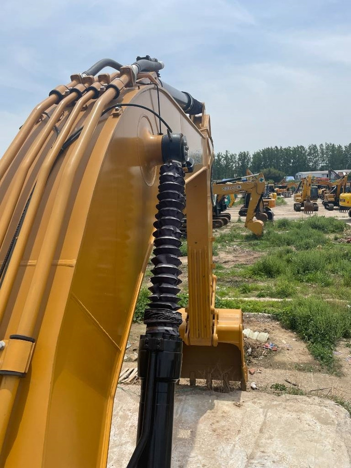 Lánctalpas kotró CAT 330D2: 13 kép.