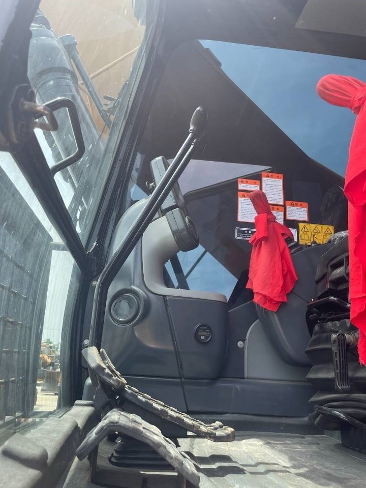 CAT 330D2 - Lánctalpas kotró: 5 kép. CAT 330D2 - Lánctalpas kotró: 5 kép.