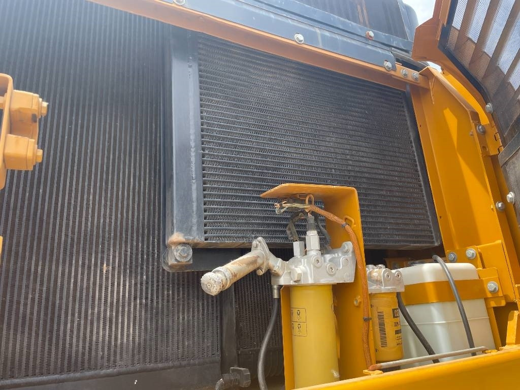 Lánctalpas kotró CAT 330D2: 6 kép.