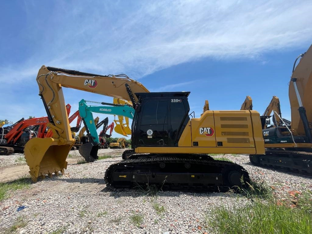 CAT 330GC - Lánctalpas kotró: 4 kép. CAT 330GC - Lánctalpas kotró: 4 kép.
