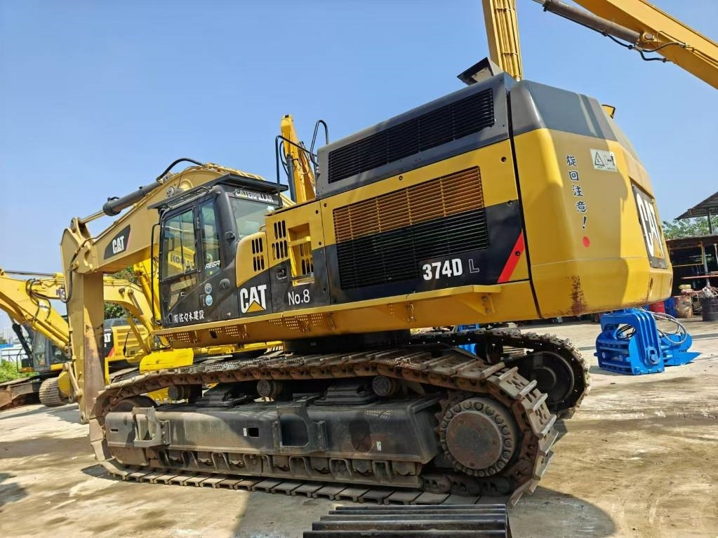 CAT 374 - Lánctalpas kotró: 5 kép. CAT 374 - Lánctalpas kotró: 5 kép.