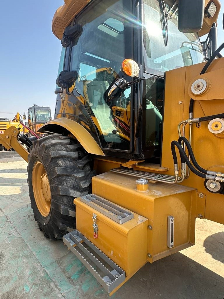 CAT 420 F - Lánctalpas kotró: 3 kép. CAT 420 F - Lánctalpas kotró: 3 kép.