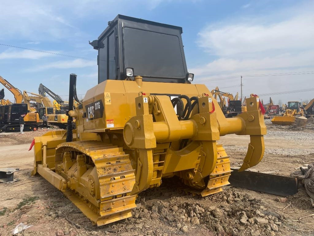 CAT D 7 G - Buldózer: 4 kép. CAT D 7 G - Buldózer: 4 kép.