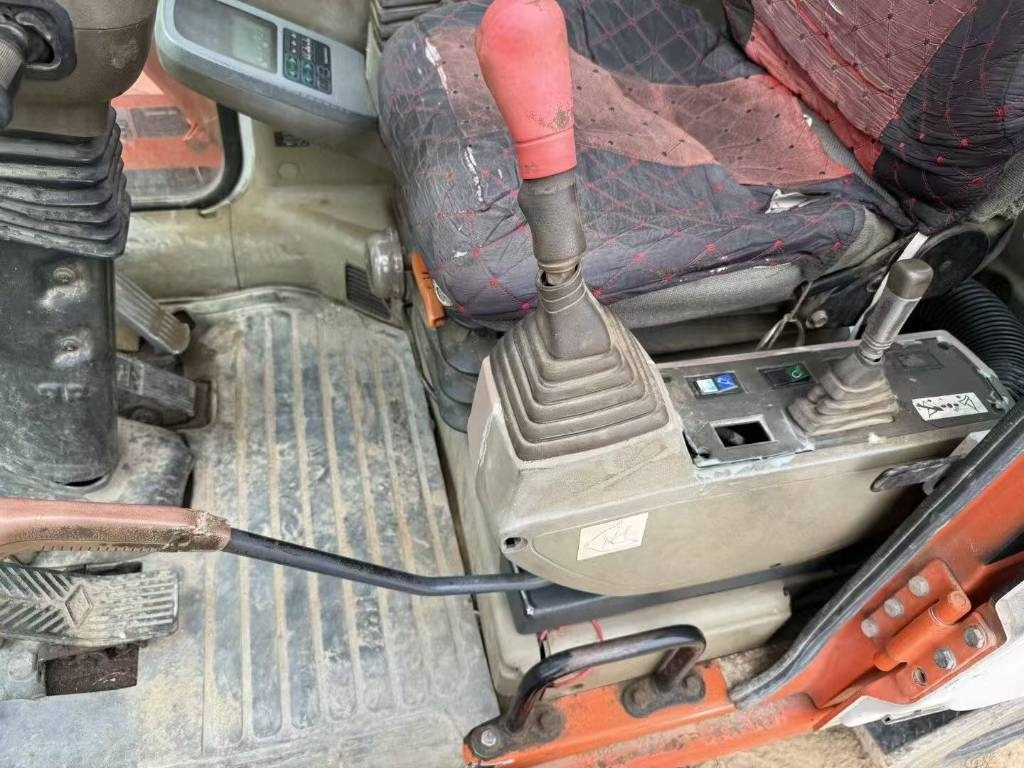 Doosan DH 150 W-7 - Gumikerekes kotró: 4 kép. Doosan DH 150 W-7 - Gumikerekes kotró: 4 kép.