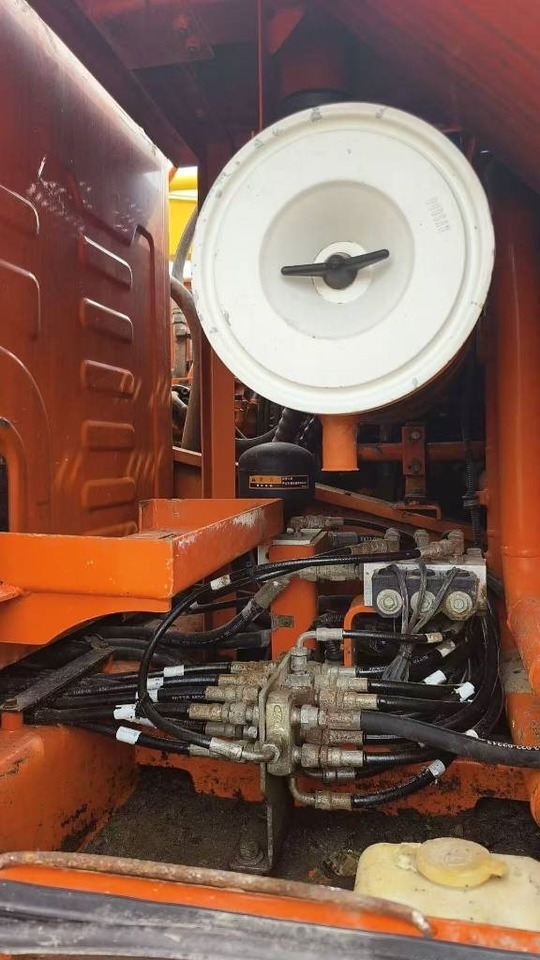 Doosan DH 225 LC-7 - Lánctalpas kotró: 2 kép. Doosan DH 225 LC-7 - Lánctalpas kotró: 2 kép.