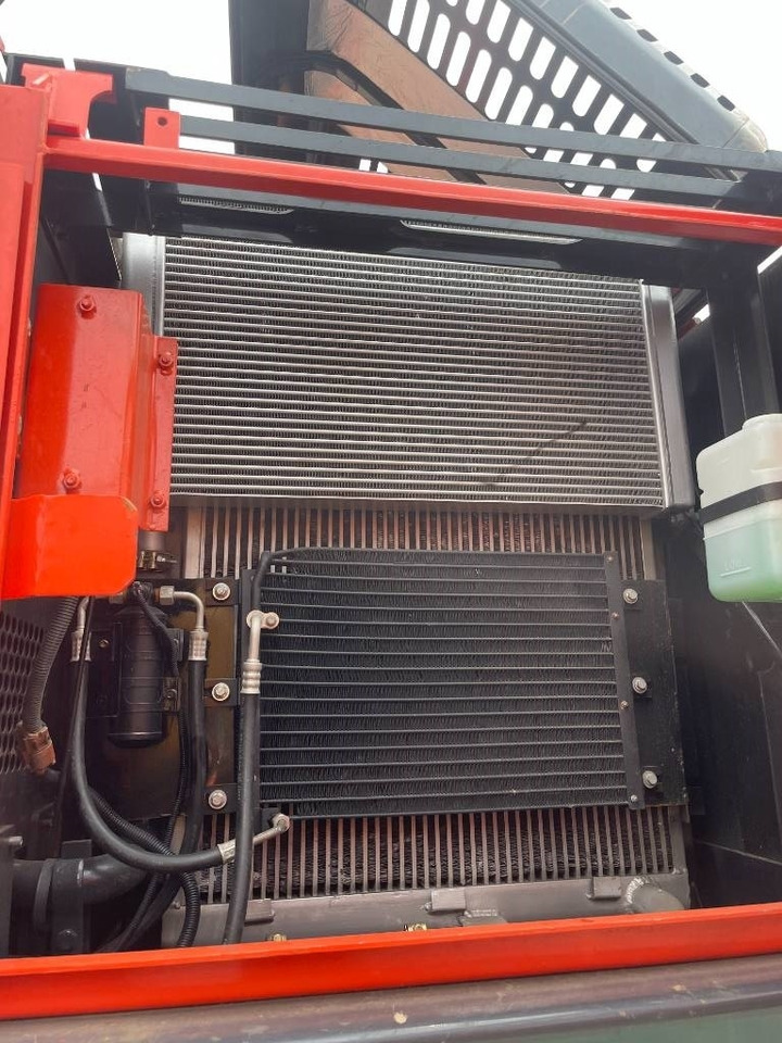 Doosan DX 225 LC - Lánctalpas kotró: 3 kép. Doosan DX 225 LC - Lánctalpas kotró: 3 kép.