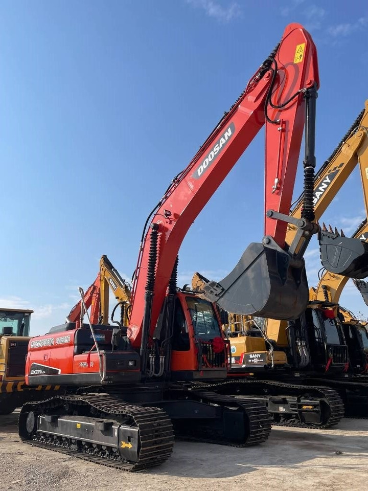 Doosan DX 225 LCA - Lánctalpas kotró: 5 kép. Doosan DX 225 LCA - Lánctalpas kotró: 5 kép.