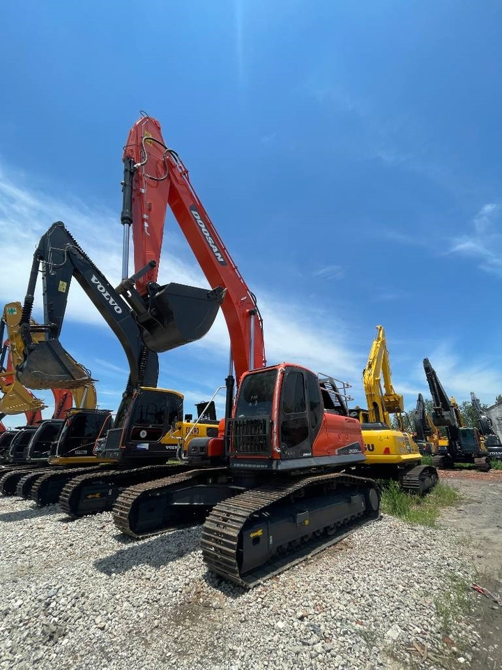 Doosan DX 300 LC - Lánctalpas kotró: 5 kép. Doosan DX 300 LC - Lánctalpas kotró: 5 kép.