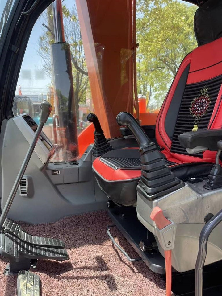 Doosan DX 75-9 C - Minikotró: 4 kép. Doosan DX 75-9 C - Minikotró: 4 kép.