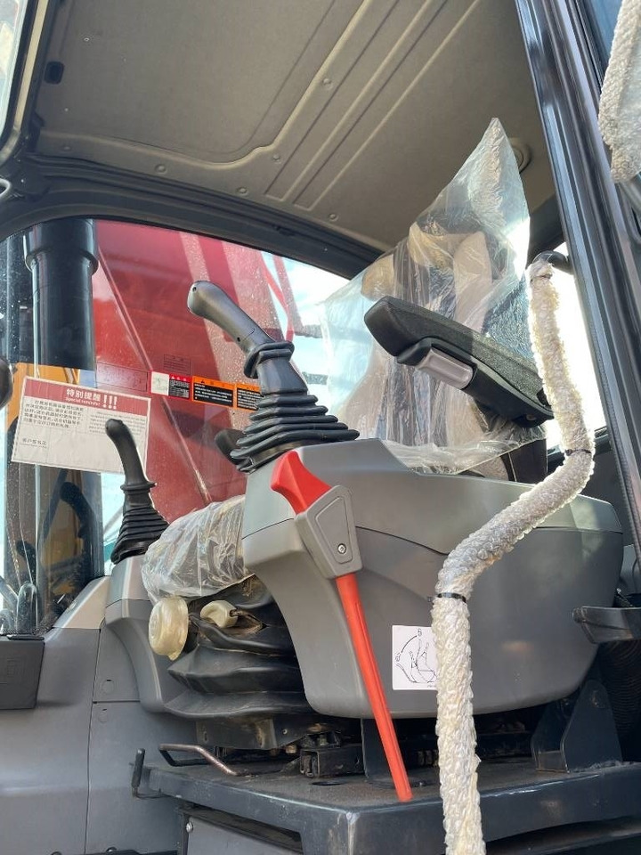 Doosan DX225LCA - Lánctalpas kotró: 2 kép. Doosan DX225LCA - Lánctalpas kotró: 2 kép.