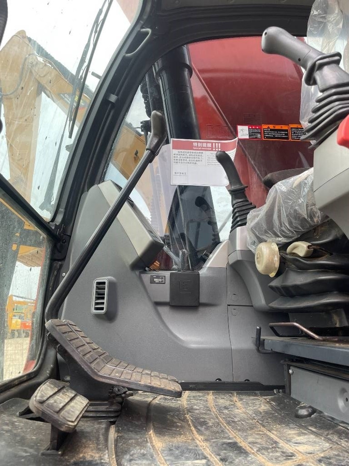 Doosan DX225LCA - Lánctalpas kotró: 2 kép. Doosan DX225LCA - Lánctalpas kotró: 2 kép.