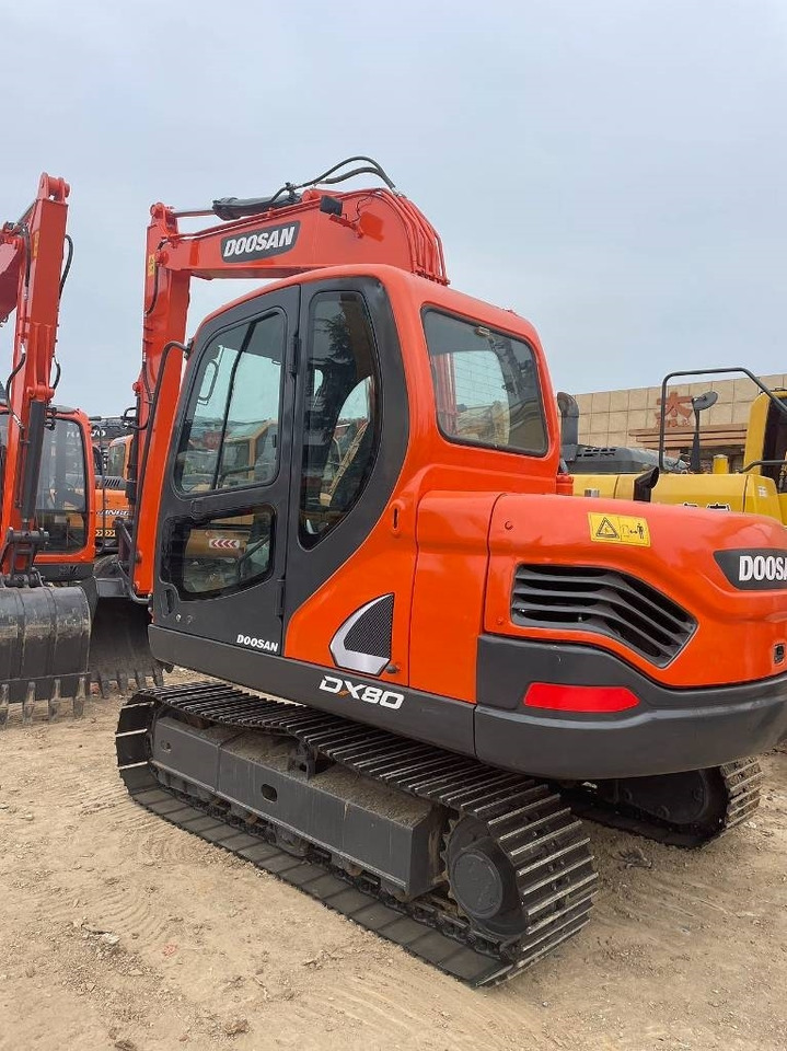 Doosan DX80 - Minikotró: 1 kép. Doosan DX80 - Minikotró: 1 kép.
