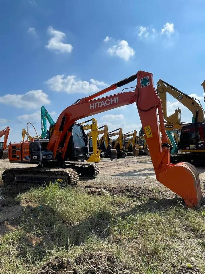 Lánctalpas kotró Hitachi ZX 120: 6 kép.