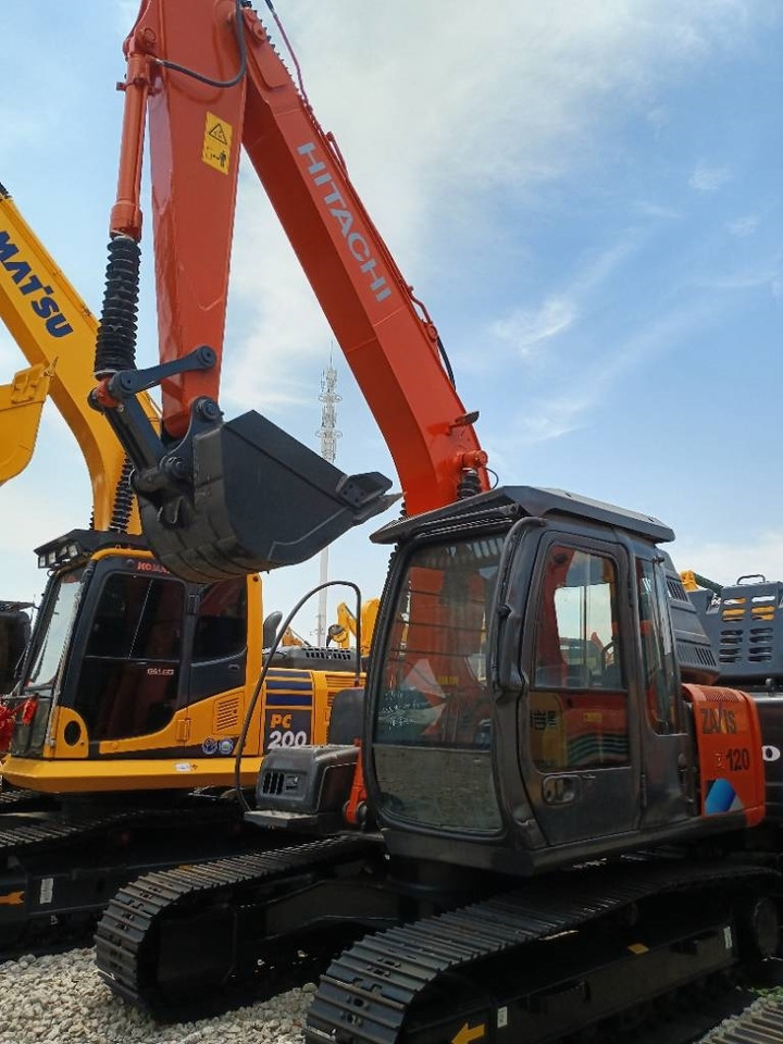 Hitachi ZX 120 - Lánctalpas kotró: 5 kép. Hitachi ZX 120 - Lánctalpas kotró: 5 kép.