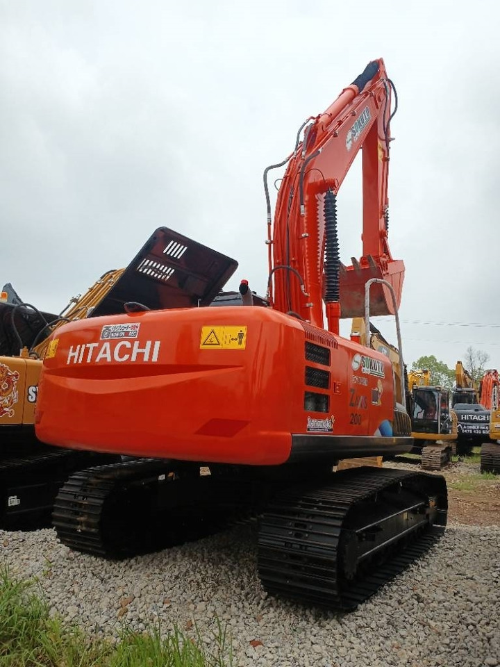 Hitachi ZX 200  - Lánctalpas kotró: 3 kép. Hitachi ZX 200  - Lánctalpas kotró: 3 kép.