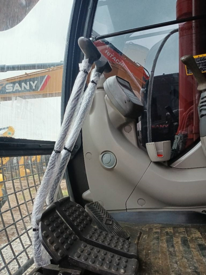 Hitachi ZX 200  - Lánctalpas kotró: 4 kép. Hitachi ZX 200  - Lánctalpas kotró: 4 kép.