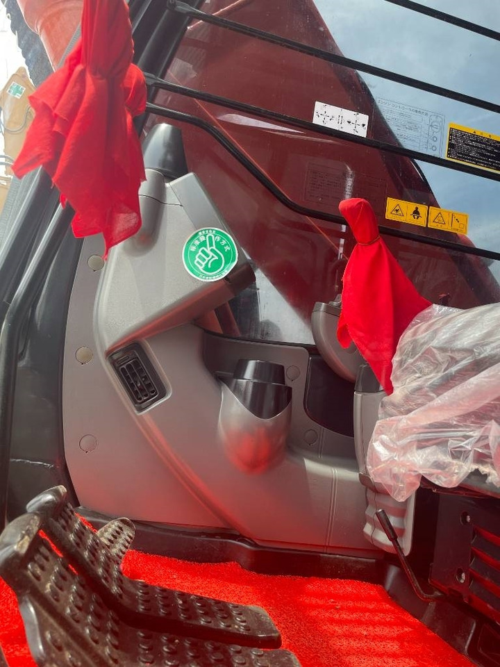 Hitachi ZX 200 - Lánctalpas kotró: 3 kép. Hitachi ZX 200 - Lánctalpas kotró: 3 kép.