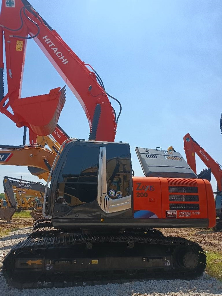 Hitachi ZX 200  - Lánctalpas kotró: 5 kép. Hitachi ZX 200  - Lánctalpas kotró: 5 kép.