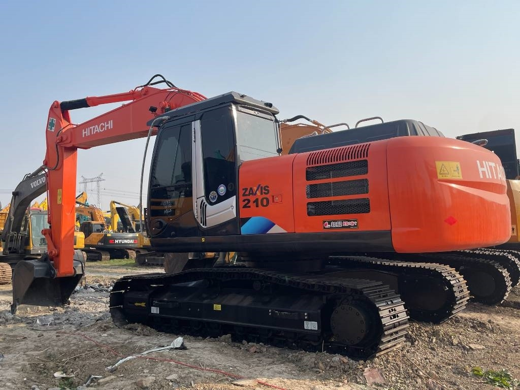 Hitachi ZX 210 - Lánctalpas kotró: 1 kép. Hitachi ZX 210 - Lánctalpas kotró: 1 kép.