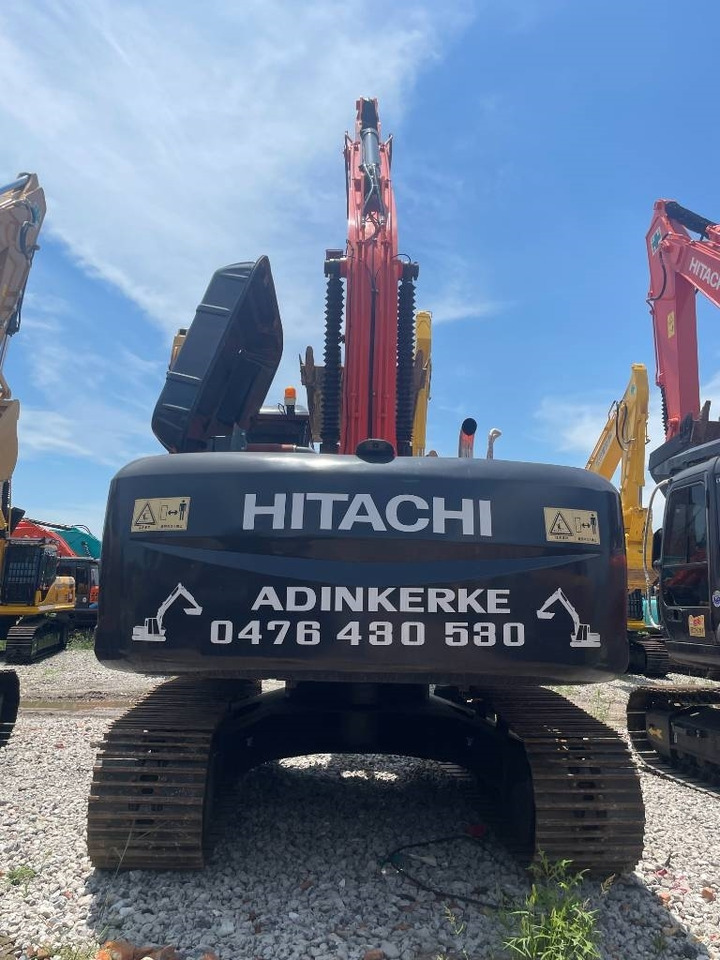 Hitachi ZX 240 - Lánctalpas kotró: 3 kép. Hitachi ZX 240 - Lánctalpas kotró: 3 kép.