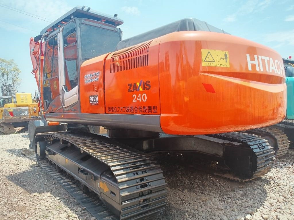 Hitachi ZX 240 - Lánctalpas kotró: 1 kép. Hitachi ZX 240 - Lánctalpas kotró: 1 kép.