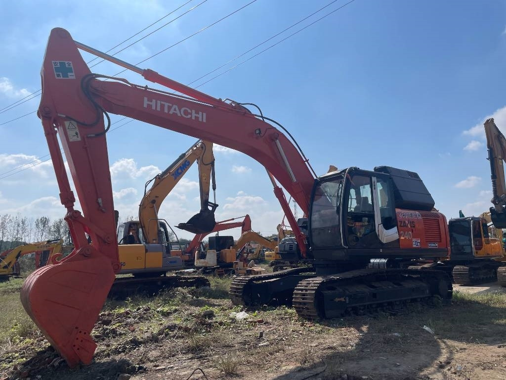 Lánctalpas kotró Hitachi ZX 240: 9 kép. Lánctalpas kotró Hitachi ZX 240: 9 kép.