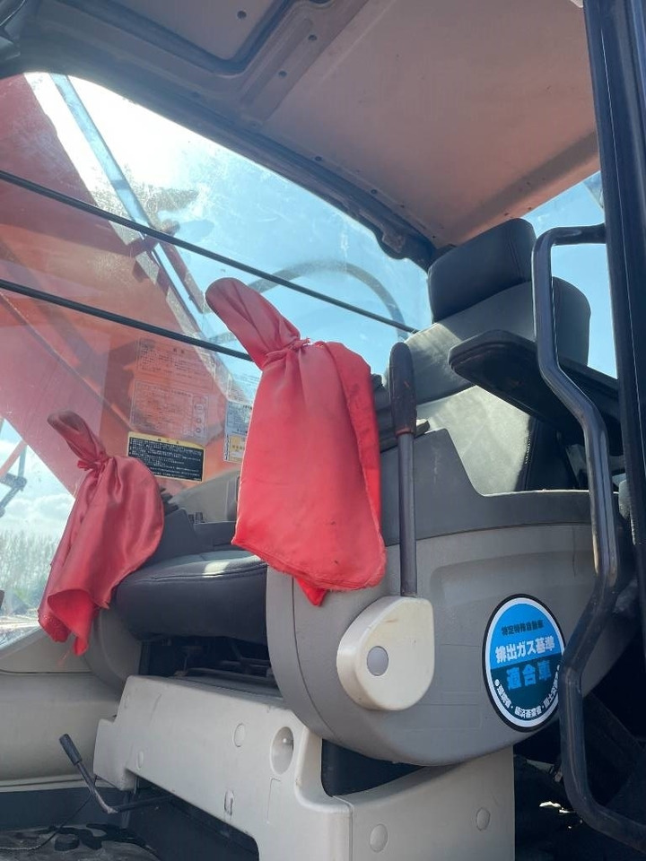 Hitachi ZX 240 - Lánctalpas kotró: 2 kép. Hitachi ZX 240 - Lánctalpas kotró: 2 kép.