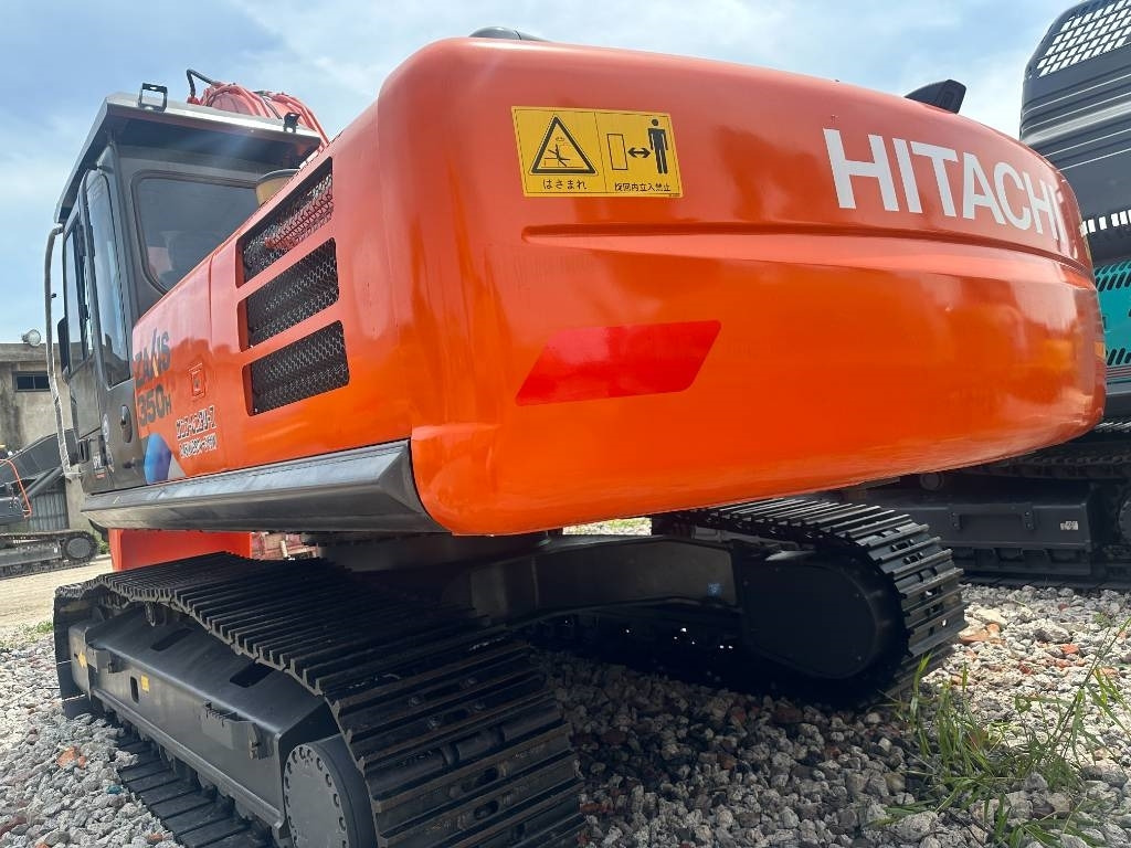 Hitachi ZX 350 - Lánctalpas kotró: 3 kép. Hitachi ZX 350 - Lánctalpas kotró: 3 kép.
