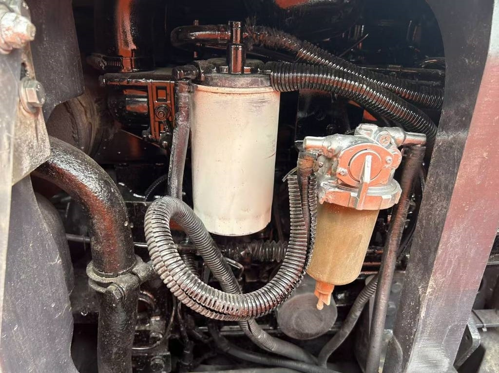 Hitachi ZX 50 - Lánctalpas kotró: 4 kép. Hitachi ZX 50 - Lánctalpas kotró: 4 kép.