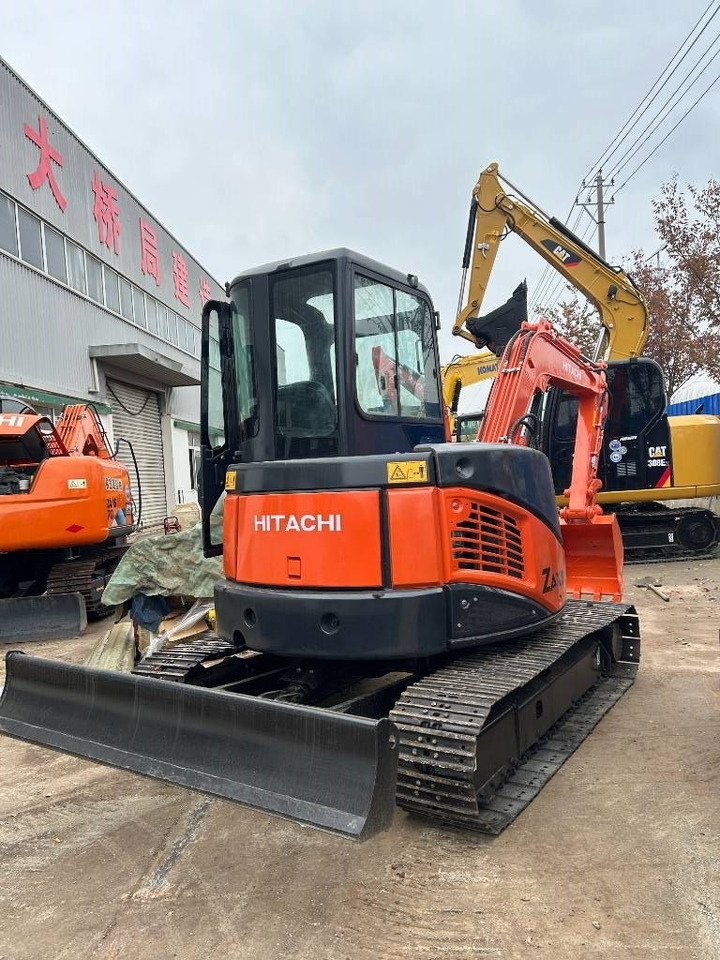Hitachi ZX 50 - Minikotró: 2 kép. Hitachi ZX 50 - Minikotró: 2 kép.