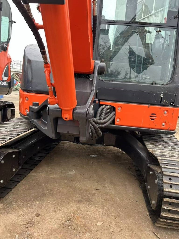 Hitachi ZX 50 U - Lánctalpas kotró: 4 kép. Hitachi ZX 50 U - Lánctalpas kotró: 4 kép.