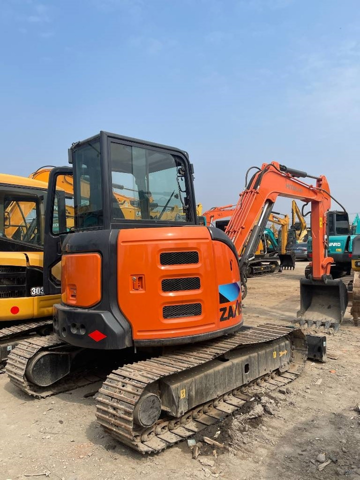 Hitachi ZX 55 - Minikotró: 2 kép. Hitachi ZX 55 - Minikotró: 2 kép.