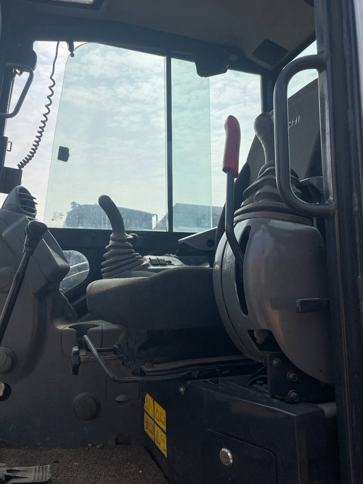 Hitachi ZX 55 - Minikotró: 3 kép. Hitachi ZX 55 - Minikotró: 3 kép.