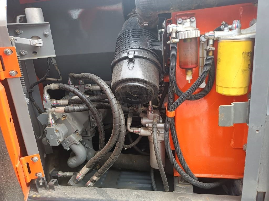 Hitachi ZX 70 - Minikotró: 3 kép. Hitachi ZX 70 - Minikotró: 3 kép.