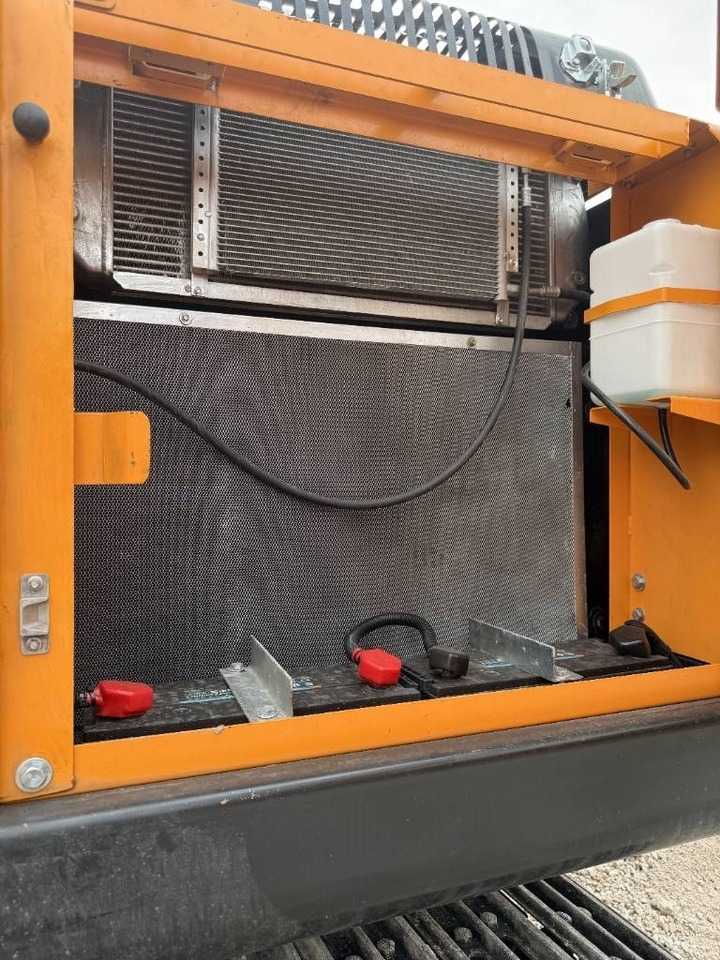 Lánctalpas kotró Hyundai HX 220: 7 kép. Lánctalpas kotró Hyundai HX 220: 7 kép.