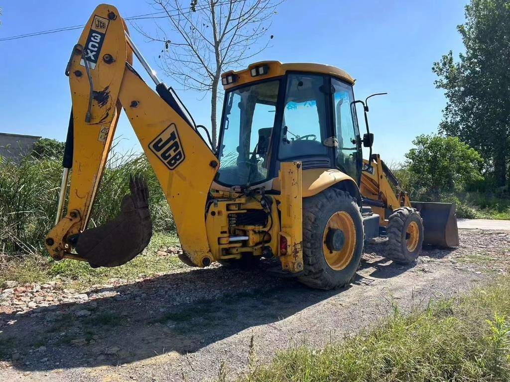 JCB 3 CX - Kotrórakodó: 1 kép. JCB 3 CX - Kotrórakodó: 1 kép.