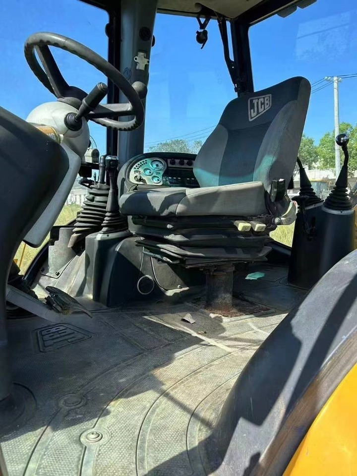JCB 3 CX - Kotrórakodó: 4 kép. JCB 3 CX - Kotrórakodó: 4 kép.