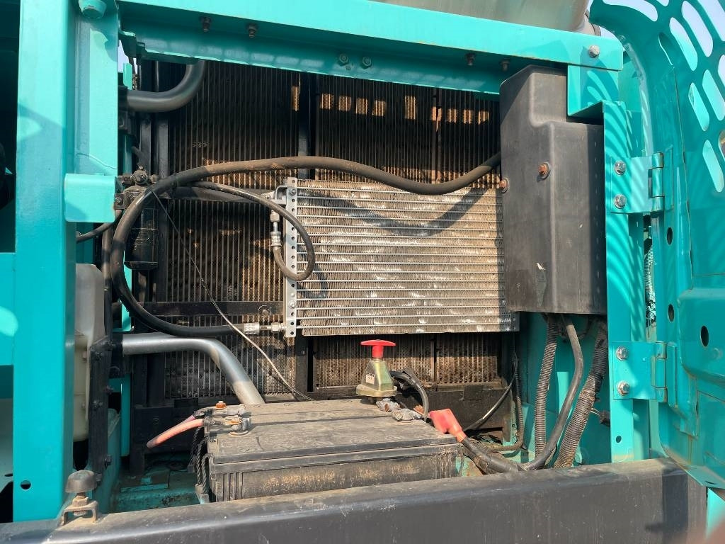 Kobelco SK 200 - Lánctalpas kotró: 4 kép. Kobelco SK 200 - Lánctalpas kotró: 4 kép.