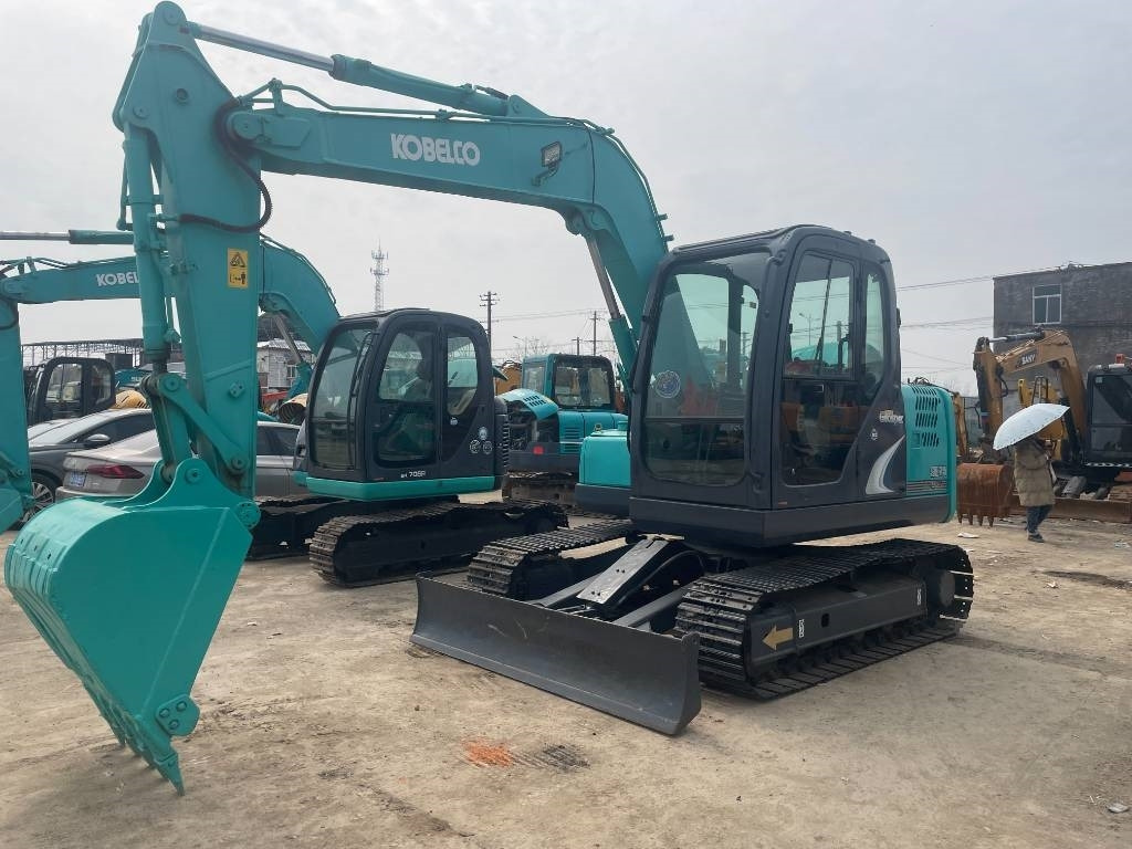 Kobelco SK 75 - Lánctalpas kotró: 4 kép. Kobelco SK 75 - Lánctalpas kotró: 4 kép.