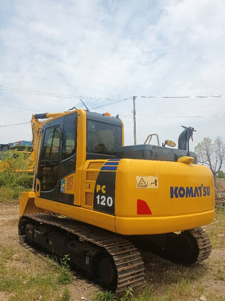 Komatsu PC 120 - Lánctalpas kotró: 1 kép. Komatsu PC 120 - Lánctalpas kotró: 1 kép.