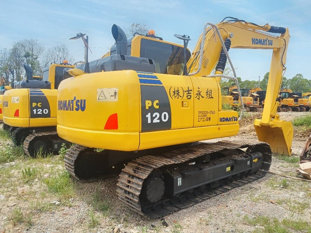 Komatsu PC 120 - Lánctalpas kotró: 3 kép. Komatsu PC 120 - Lánctalpas kotró: 3 kép.