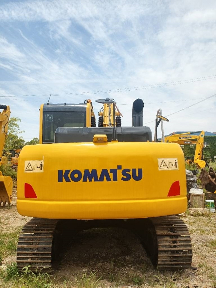Komatsu PC 120 - Lánctalpas kotró: 2 kép. Komatsu PC 120 - Lánctalpas kotró: 2 kép.