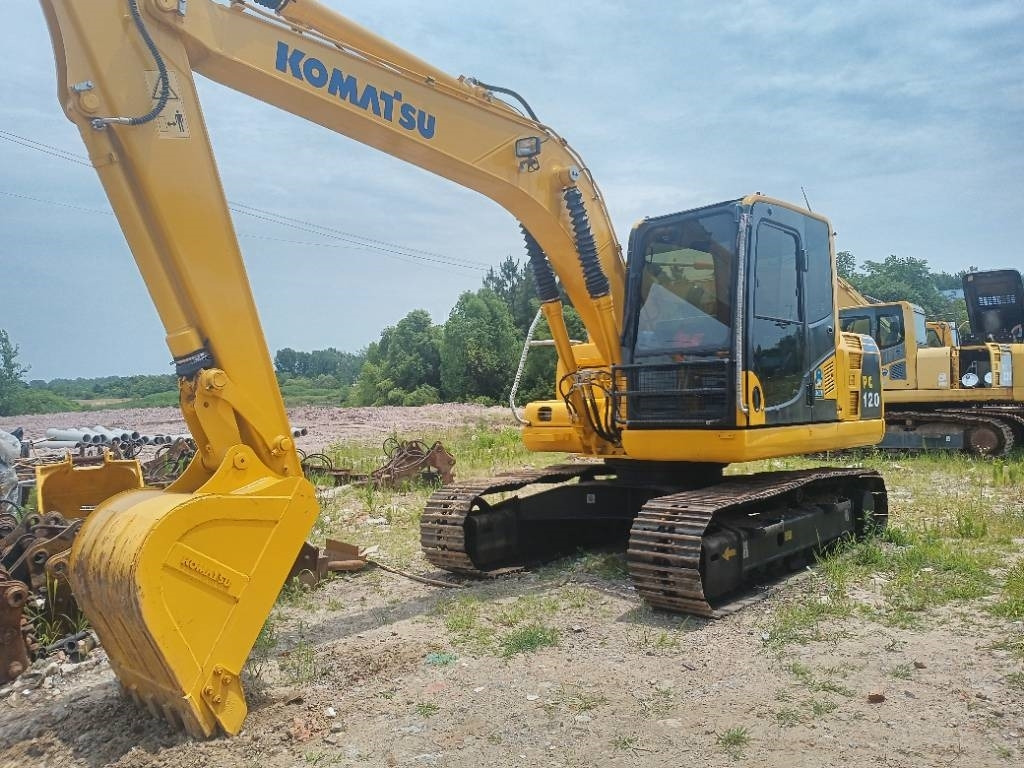 Komatsu PC 120 - Lánctalpas kotró: 4 kép. Komatsu PC 120 - Lánctalpas kotró: 4 kép.