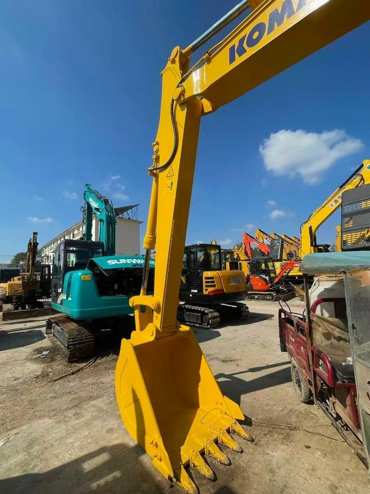 Komatsu PC 130 - Lánctalpas kotró: 3 kép. Komatsu PC 130 - Lánctalpas kotró: 3 kép.