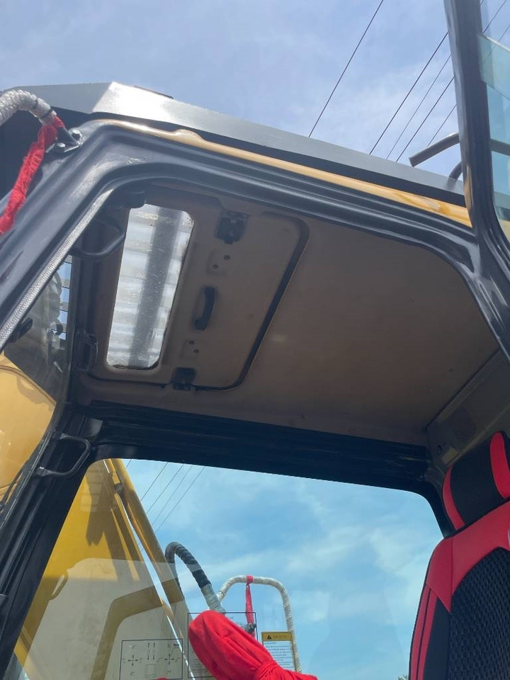 Komatsu PC 130 - Lánctalpas kotró: 5 kép. Komatsu PC 130 - Lánctalpas kotró: 5 kép.
