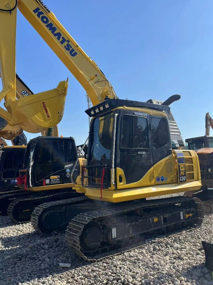 Komatsu PC 130 - Lánctalpas kotró: 4 kép. Komatsu PC 130 - Lánctalpas kotró: 4 kép.