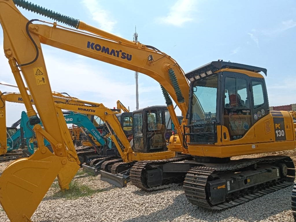 Új Lánctalpas kotró Komatsu PC 130: 8 kép.