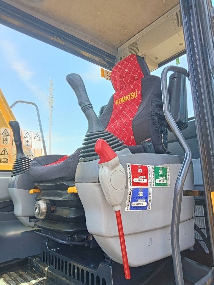 Új Lánctalpas kotró Komatsu PC 130: 9 kép.