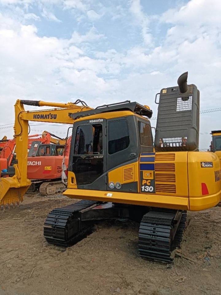 Komatsu PC 130 - Lánctalpas kotró: 5 kép. Komatsu PC 130 - Lánctalpas kotró: 5 kép.