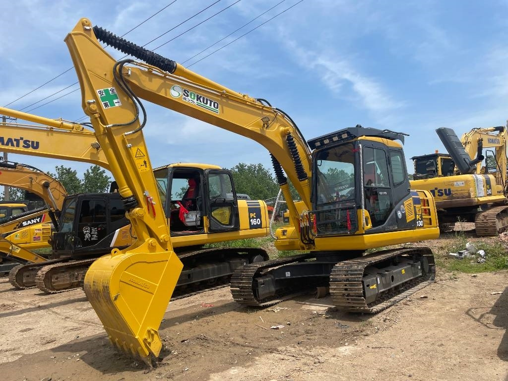 Komatsu PC 130 - Lánctalpas kotró: 2 kép. Komatsu PC 130 - Lánctalpas kotró: 2 kép.